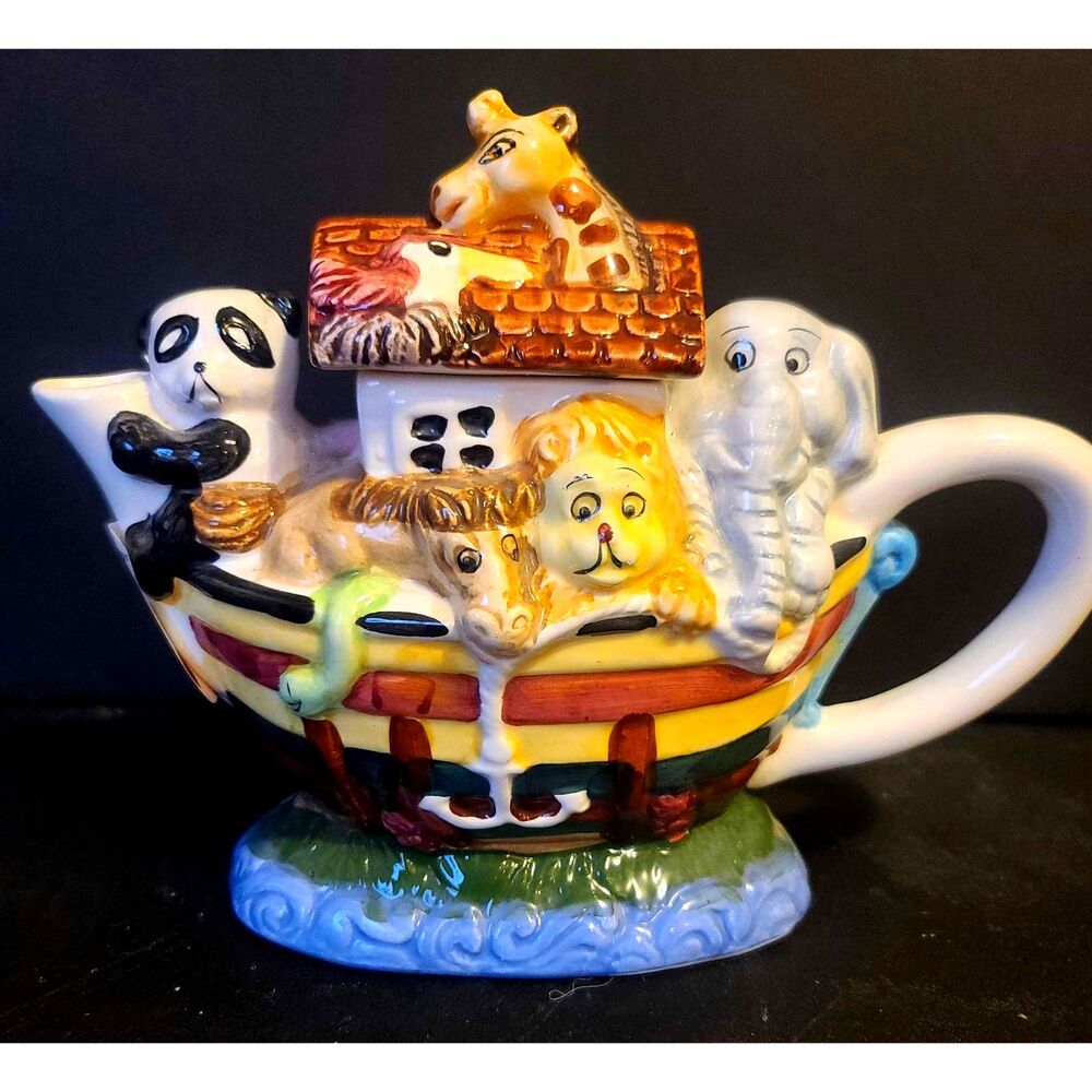 NOAH'S ARK Ceramic Teapot,‎ New World Specialties Hand Painted Vintage